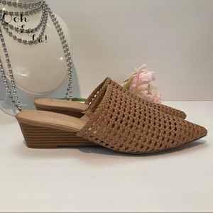 NWOT Bar III KAYCIP tan wedge slide, size 8M